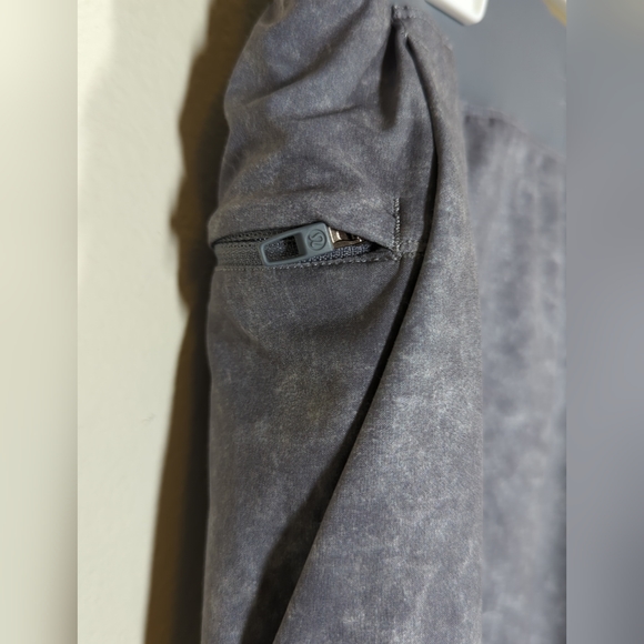 Lululemon Mens T.H.E. Linerless 10"  Shorts Size M Gravel Dust Asphalt Grey EUC - Picture 5 of 7